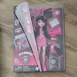 Monster High Draculaurga Fearbook Doll